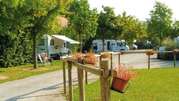 Charme und Ruhe eines städtischen Campingplatzes