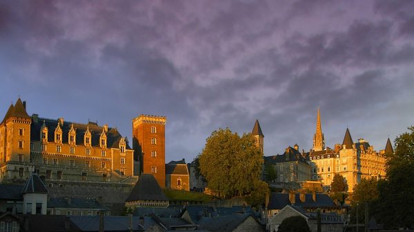 Das Château de Pau von der Gave aus gesehen