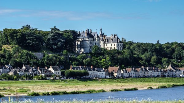 Domaine National de Chaumont-sur-Loire flottant au dessus de la Loire