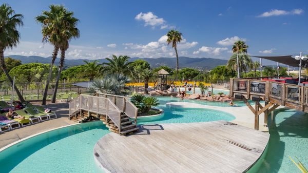 Un camping de la côte d'azur en pleine campagne