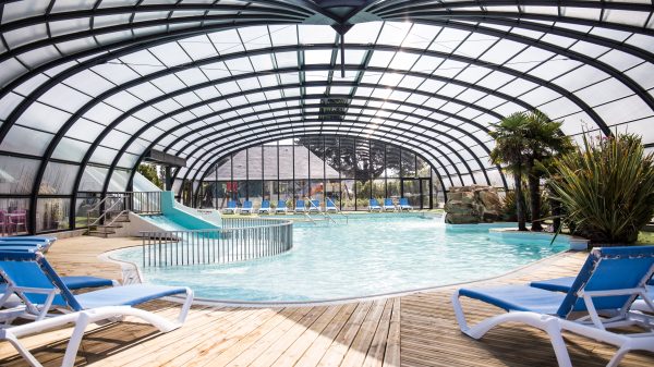 La piscine couverte et chauffée, même pendant votre séjour en hiver