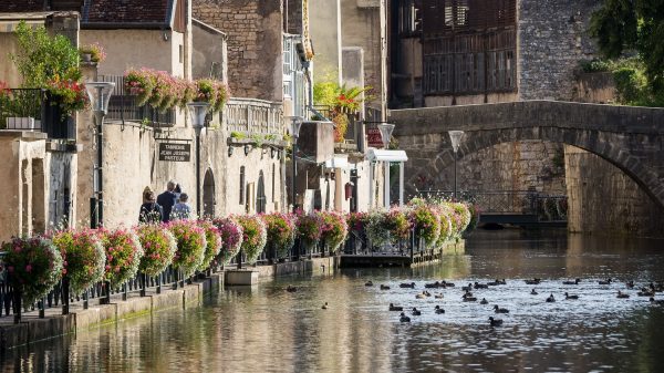 Ville de Dole traversée par le canal du Rhin/Rhône