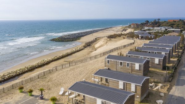 Accès direct à la mer depuis le camping