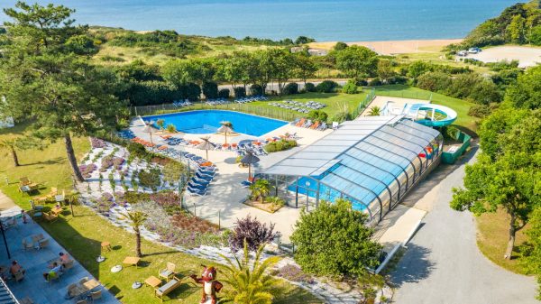 La plage de la Courance, en Loire-atlantique, est à 100m du camping
