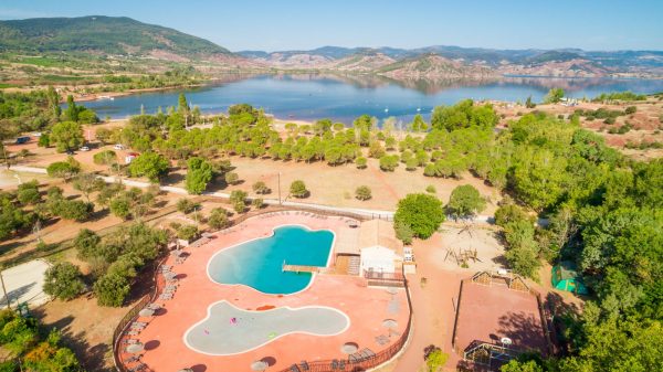 La plage du camping est Pavillon bleu