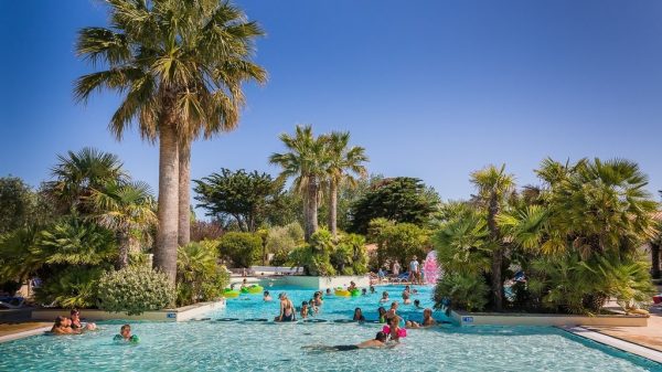 At l'Océan campsite, is it beach in the morning and swimming pool in the afternoon? We doubt...