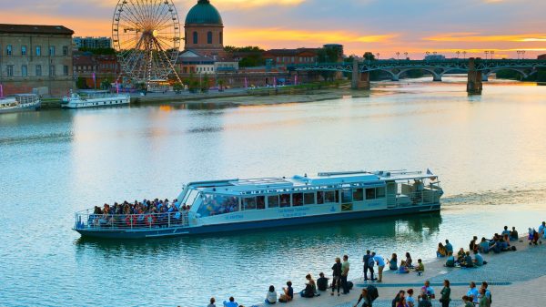 Sunset on the banks of the Garonne in Toulouse