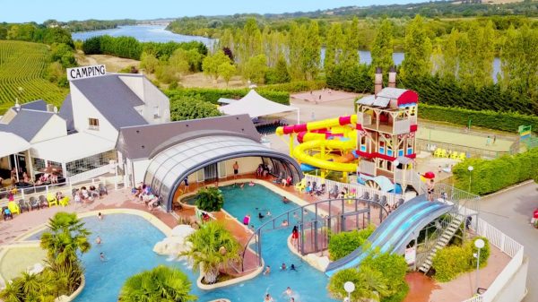The water park of the Hautes Coutures campsite is closed by a barrier