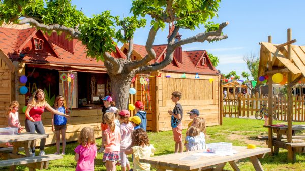 Mini-club enfants au camping
