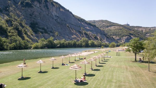 Accès direct à la plage au bord de l'Ardèche