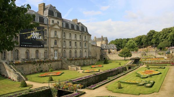 Château de l'hermine and Remparts gardens in Vannes