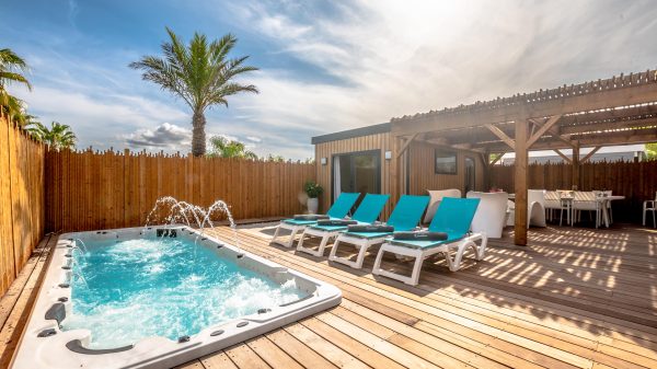 Cottage Premium avec jacuzzi privé, pour 7 personnes dans un camping *****