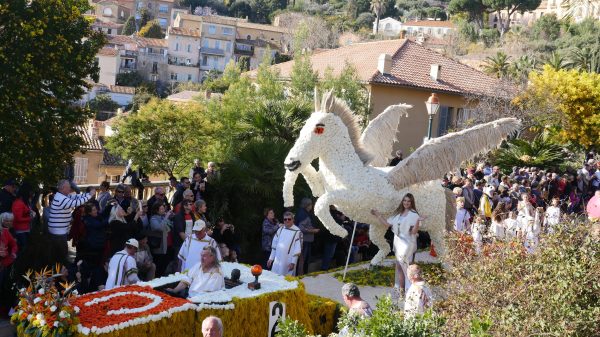 Corso fleuri à Bormes-les-Mimoas