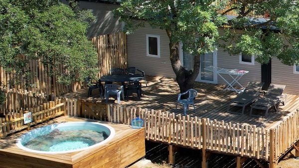 Les bains de détente des mobil-homes peuvent être chauffés, si besoin