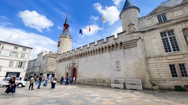 Fachada del Ayuntamiento de La Rochelle