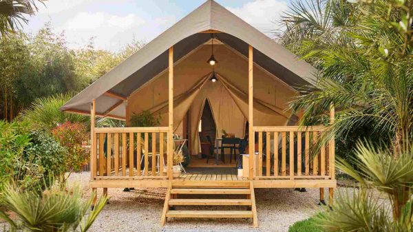 Tente lodge Premium pour 4 personnes, le glamping entre bois et tente