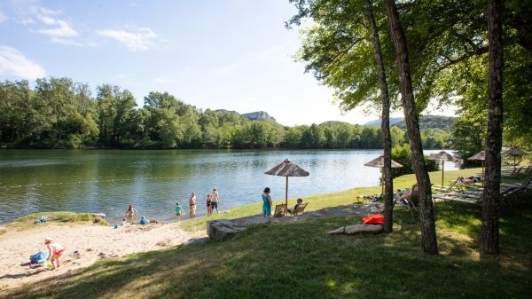Strand-meer bij camping La Roubine