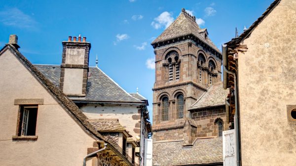 Vue sur le clocher de l'église Saint-Mathieu