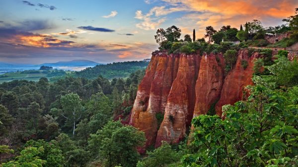The ochre cliffs of the Lubéron valley