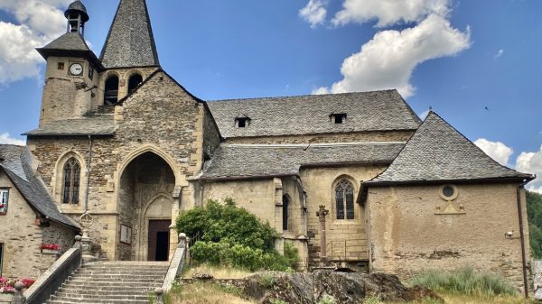 Église Saint-Fleuret à Estaing