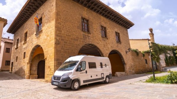 Le fourgon aménagé Benimar Benivan B120 ES coûte 53 495€ (prix catalogue 2024)