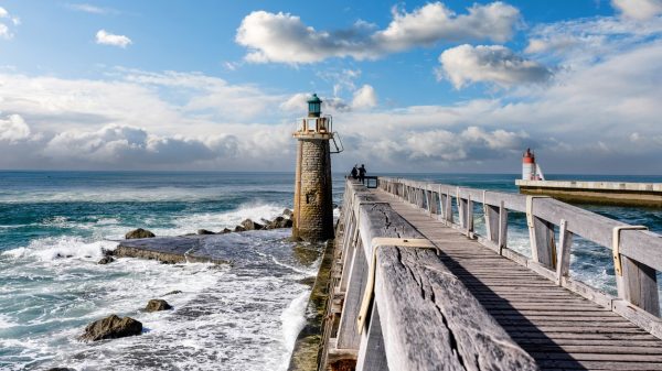 L'estacade et sa promenade jusqu'au phare