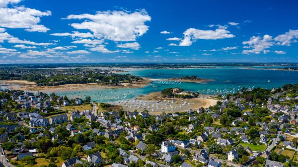 La plage à 800m du camping... Que la côte d'émeraude est belle !