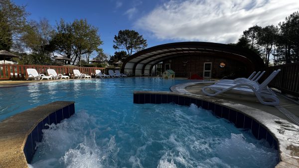 La piscina climatizada (y a veces cubierta) del camping