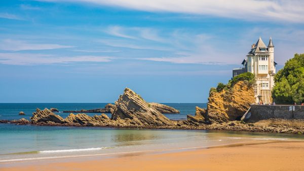 Villa Belza et les rochers de la plage de la Côte des Basques