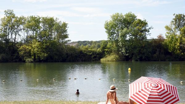 Überwachtes Baden am Strand von La Chanoie entlang der Saône