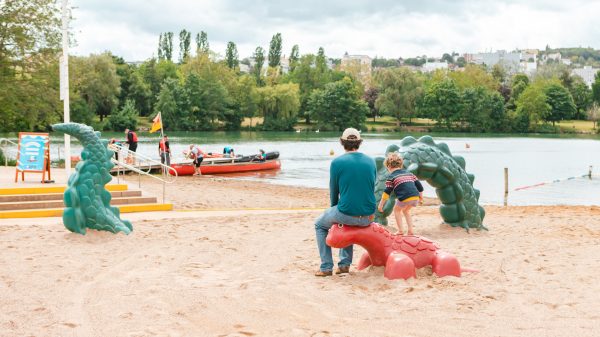 Animationen und Baden im Lac Kir während der Dijon Plage