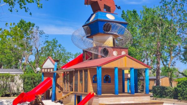 Une aire de jeux sous le thème de la mythologie grecque