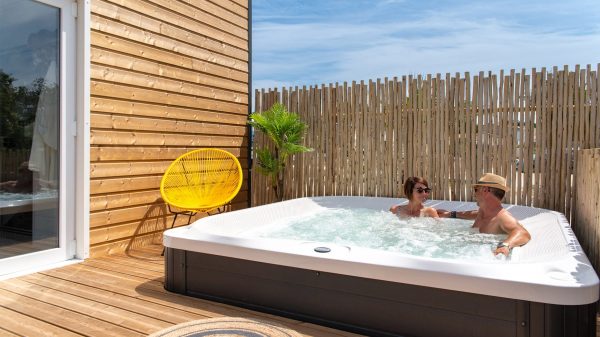 Le jacuzzi du cottage Otello Sabia Signature & SPA (entre 4 et 6 personnes)