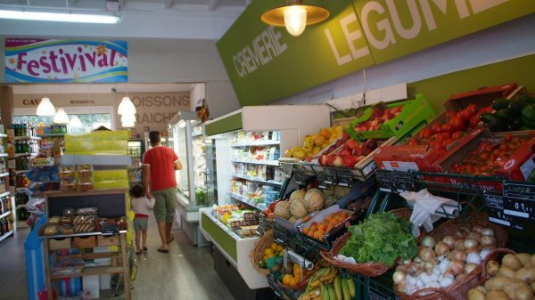 Un pequeño supermercado Vival para todas las necesidades diarias