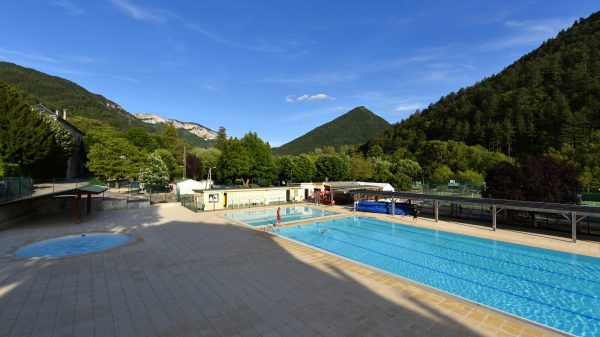 Das Schwimmbad des Campingplatzes