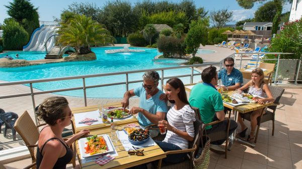 ) Regionale Spezialitäten im Restaurant des Campingplatzes
