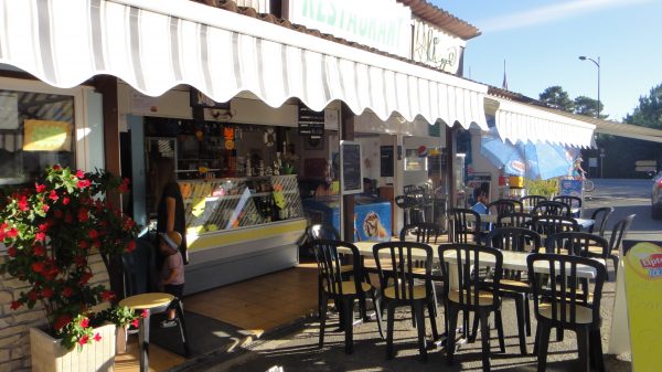 Los productos básicos están a la venta en el camping